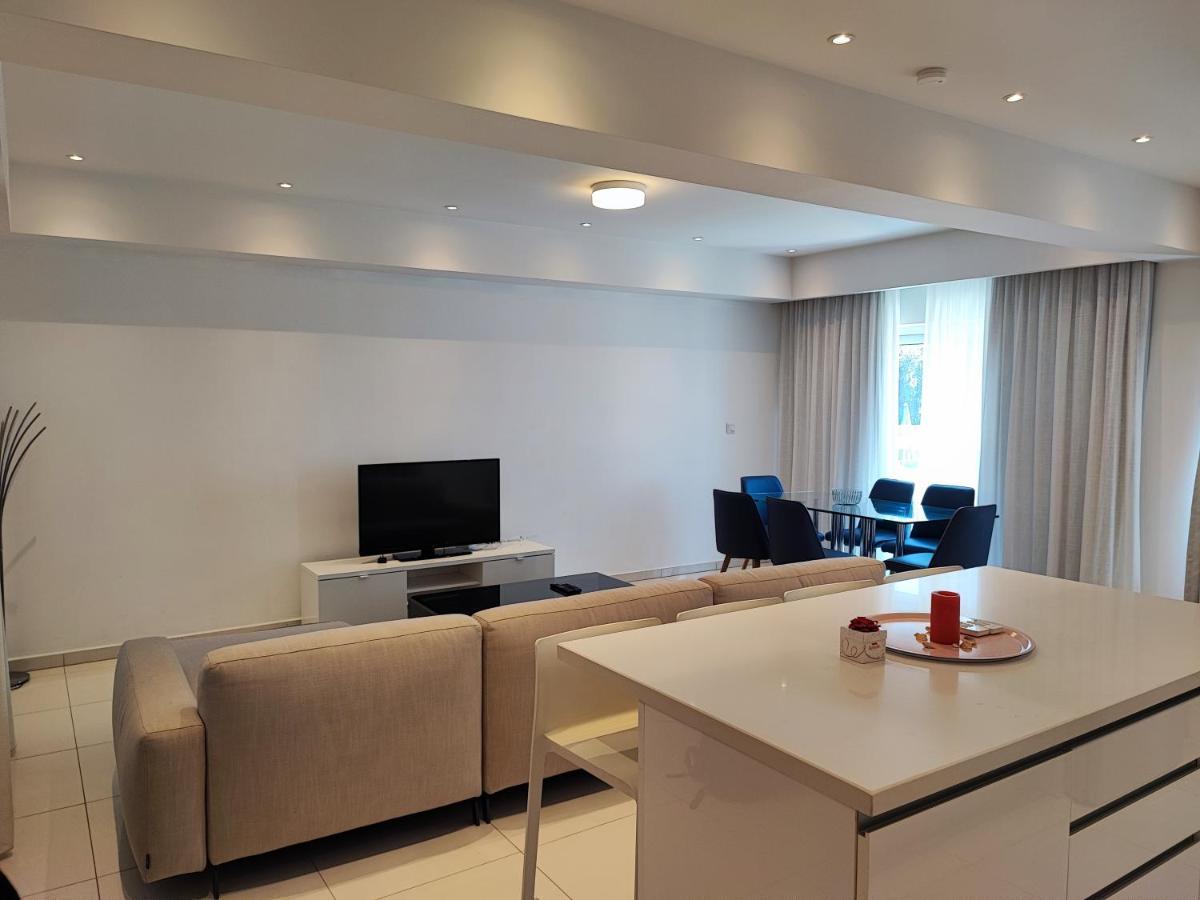 פרוטאראס Ocean Suites Luxury Apartments מראה חיצוני תמונה